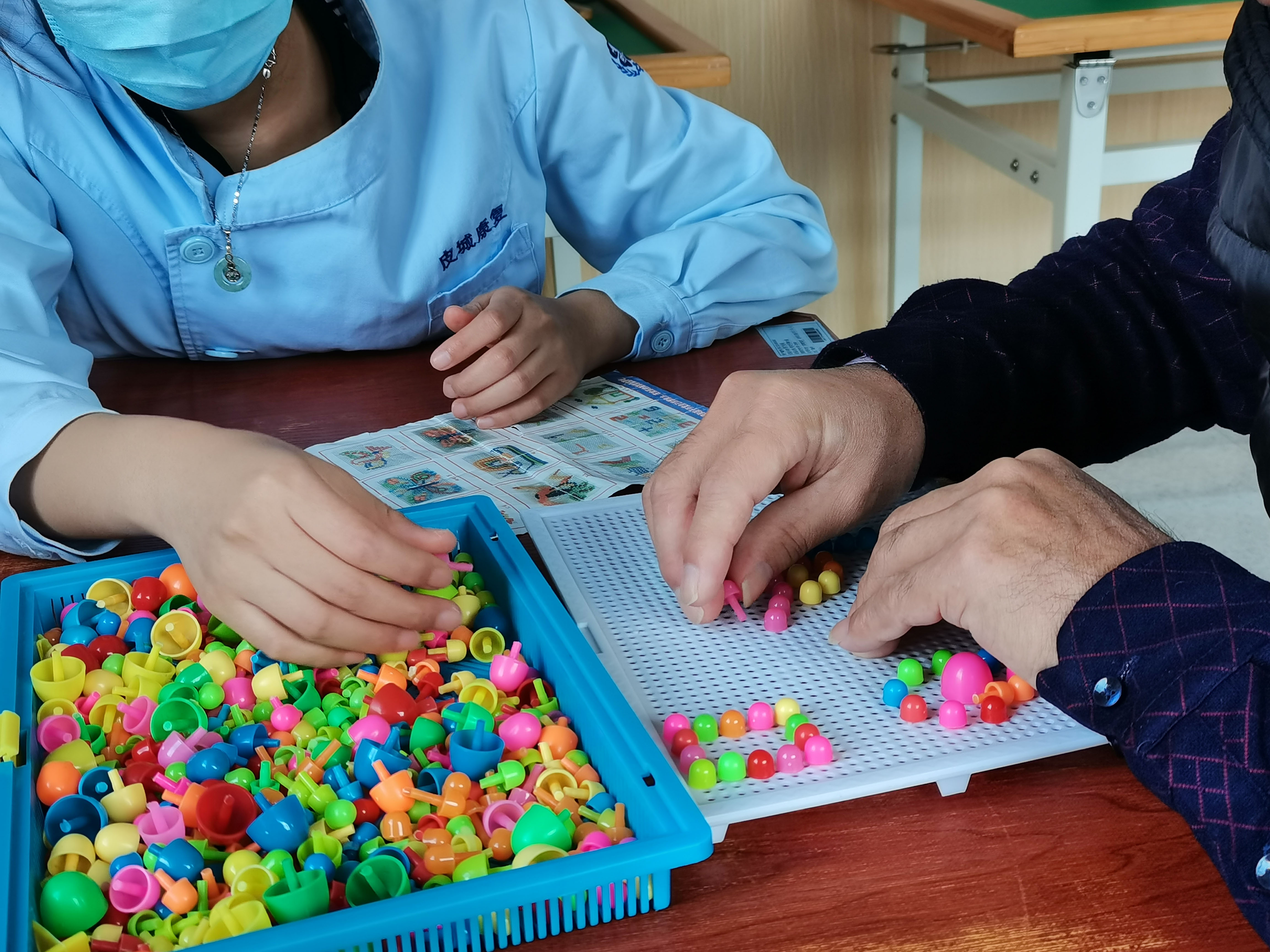 康复评定后予运动疗法,平衡功能训练,关节松动训练改善运动功能;作业